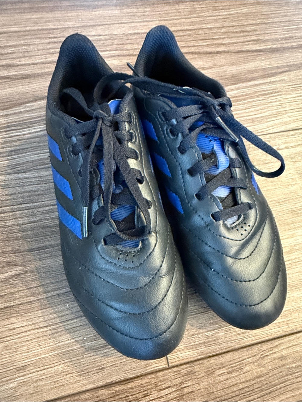 Adidas Youth size 3 soccer shoes